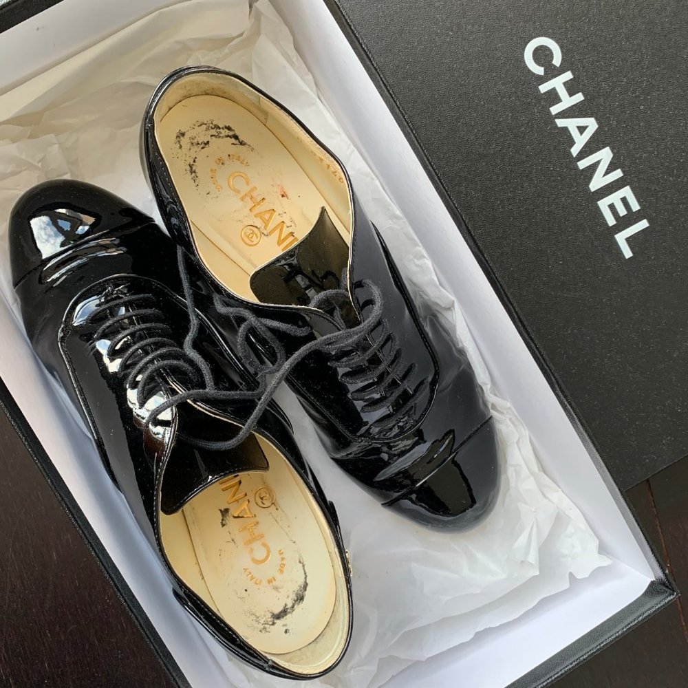 CHANEL Black Patent Leather Lace-Up Block Heel Boots - Picture 6 of 9